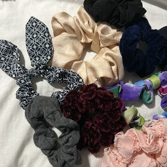 Bundle of 10 Different Scrunchies - Excellent Condition - Picture 5 of 6